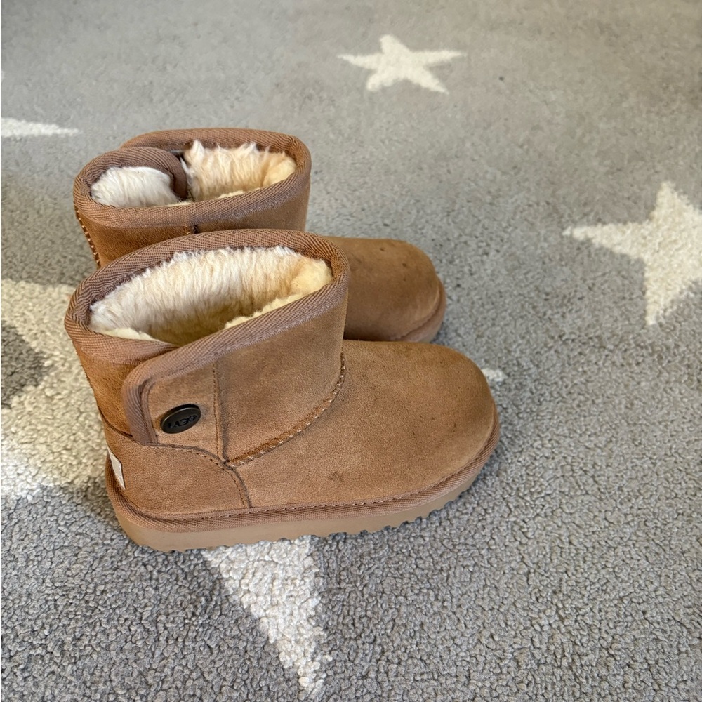 UGG Kids Tan Boots. Toddler 9c
